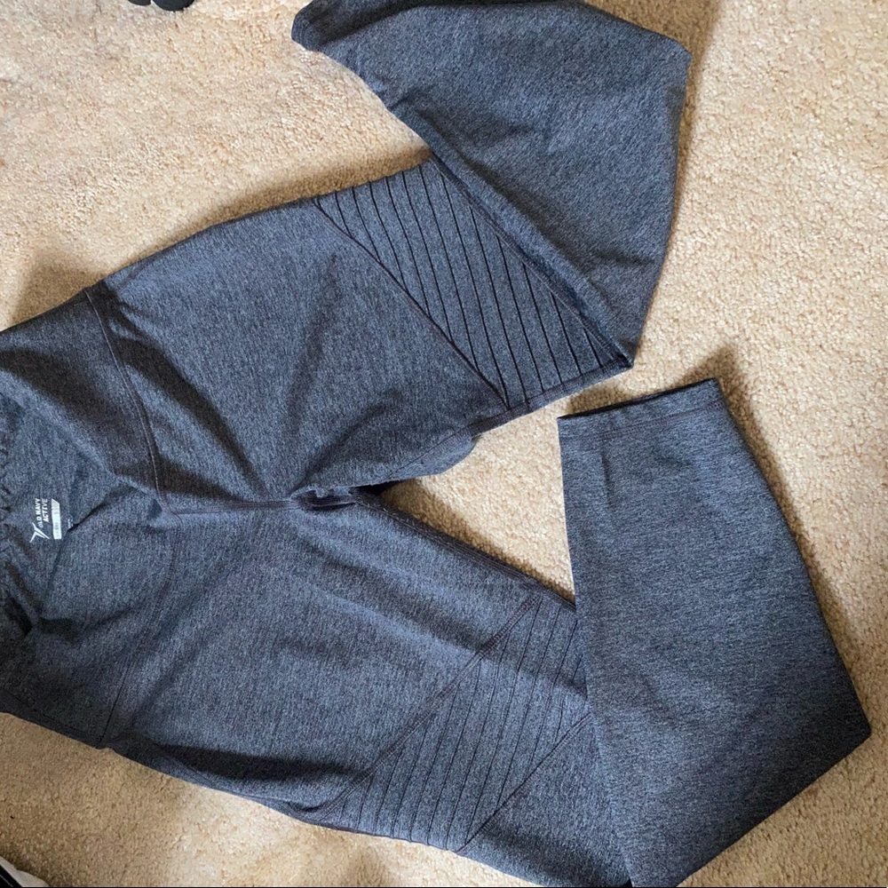 Grey leggings with mesh details